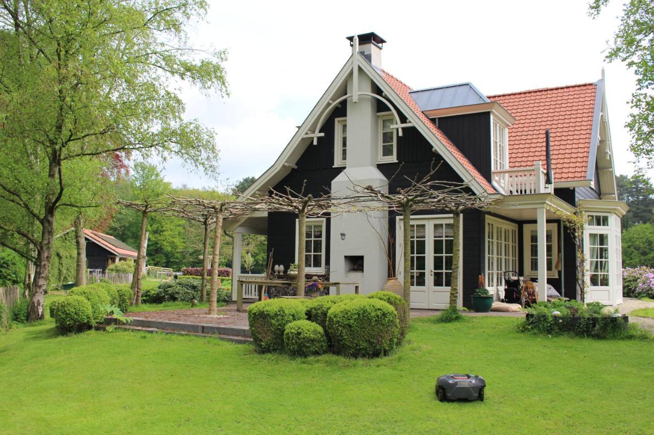 Bed and Breakfast Huize Koempoelan à Naarden Extérieur photo