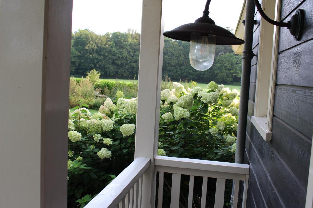 Bed and Breakfast Huize Koempoelan à Naarden Extérieur photo