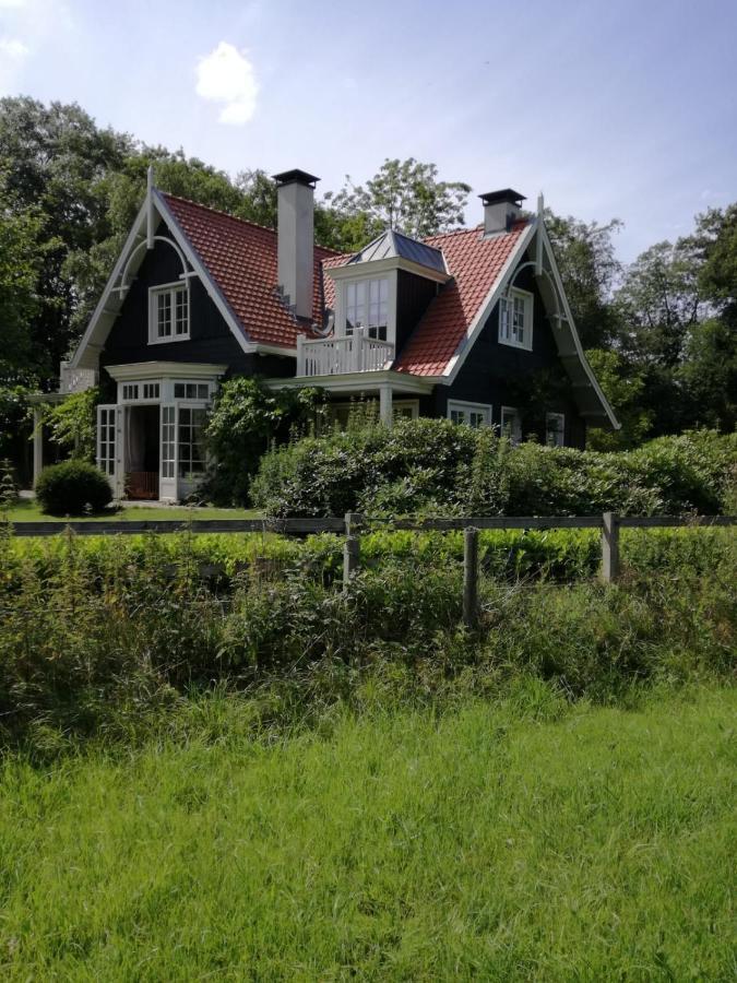 Bed and Breakfast Huize Koempoelan à Naarden Extérieur photo