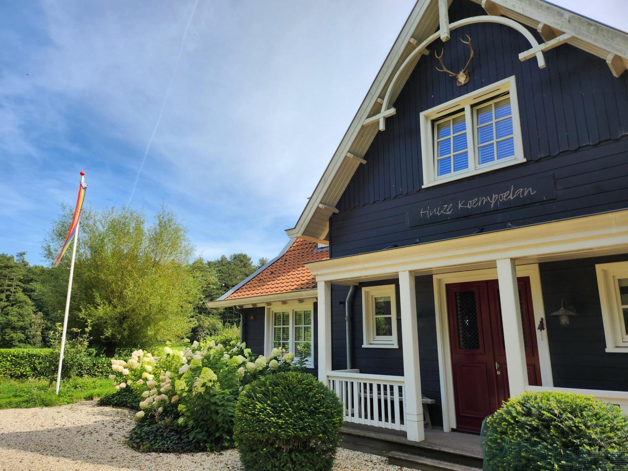 Bed and Breakfast Huize Koempoelan à Naarden Extérieur photo